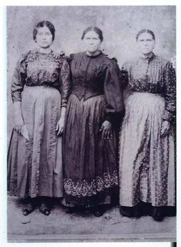 Laura Zangari Mordaci (middle)